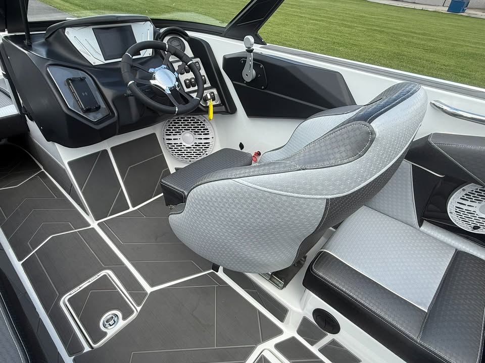 2022 Supreme S220 Icon
